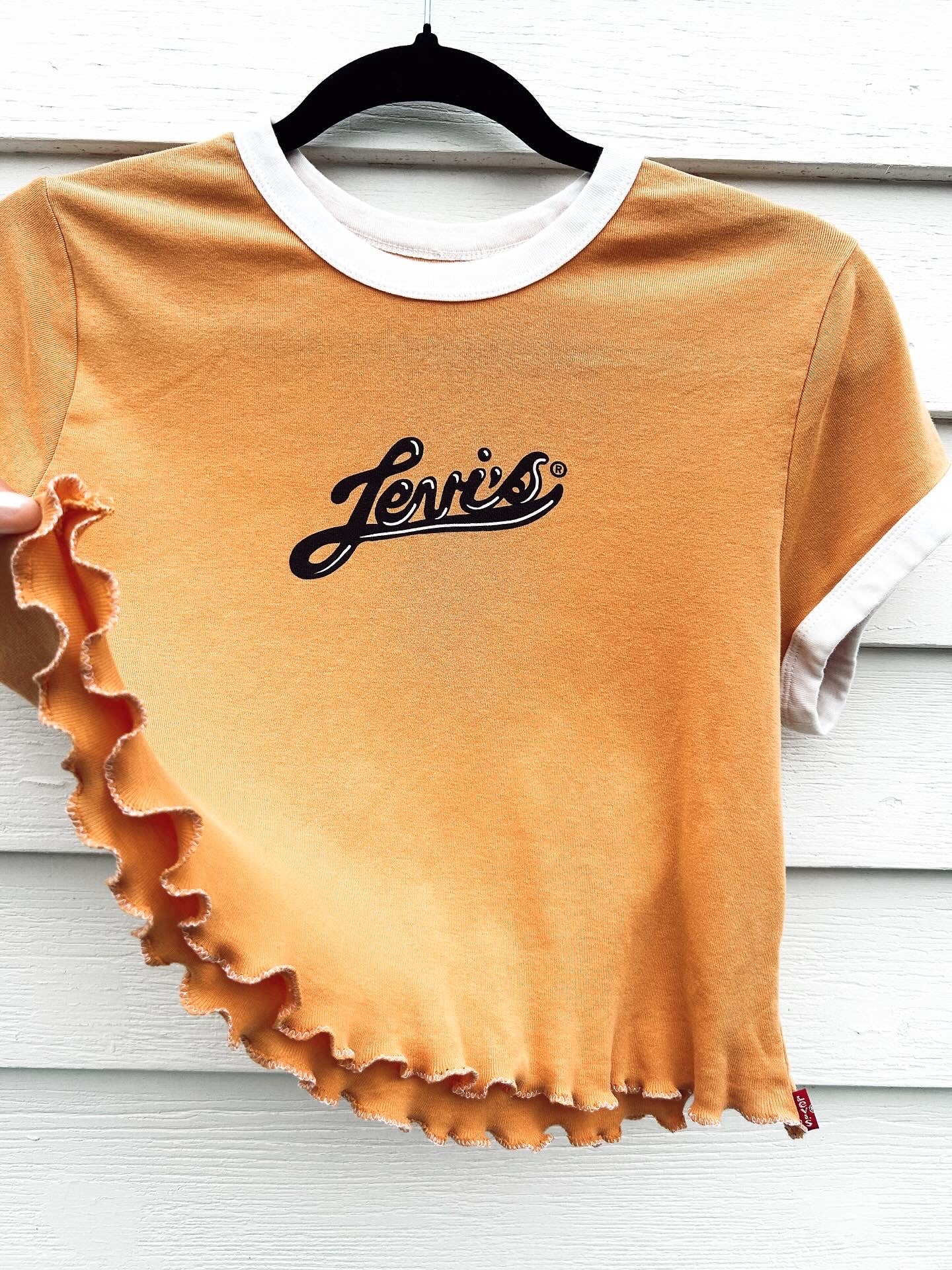 Levi's Lettuce Hem Tee